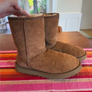 UGG Women’s Classic Short boots in Chestnut EUC size 10